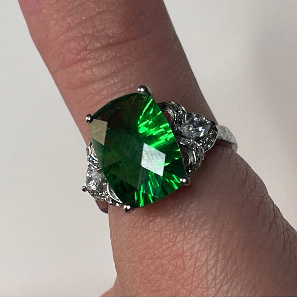 STAUER STERLING SILVER CZ RING HIGHLY FACETED GREEN CENTER STONE LIKE NEW size 8 - Picture 4 of 11